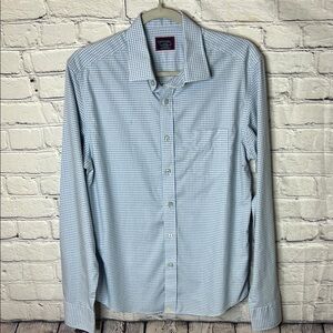 Untuckit long sleeve button up shirt size small blue and white checks